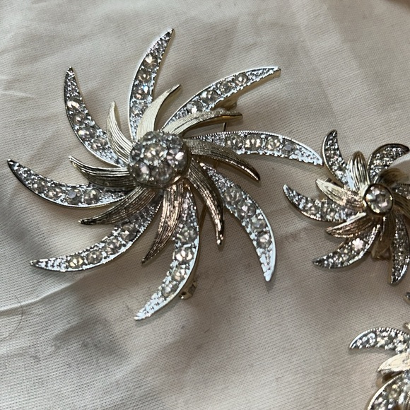 Vintage Sarah COV Brooch and Earrings silver and Gold Tone Rhinestone Diamonds - Picture 2 of 8